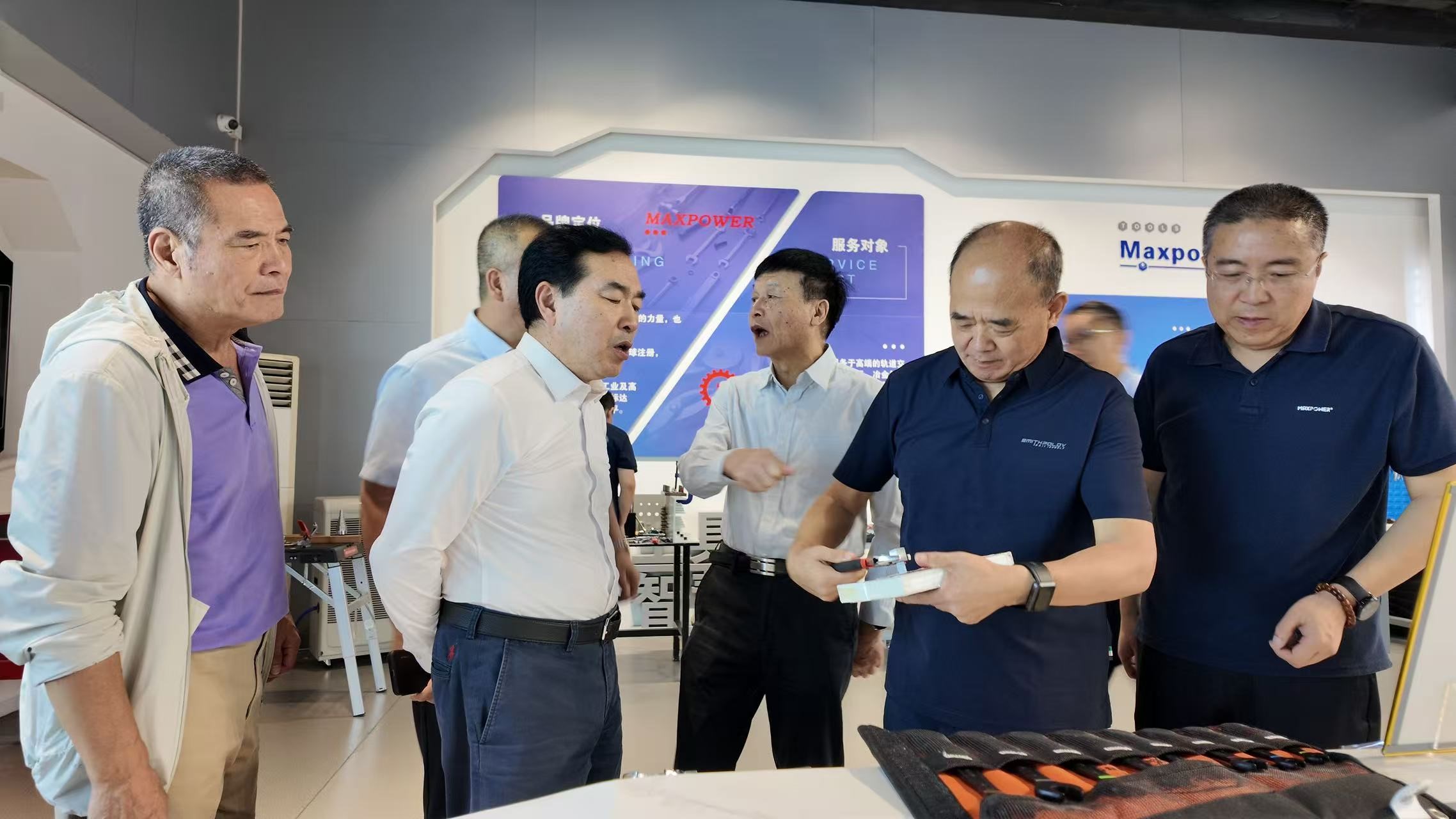 中國五金交電化工商業(yè)協(xié)會調(diào)研文登威力工具集團 盛贊其行業(yè)標(biāo)桿作用(圖2) 22.jpg