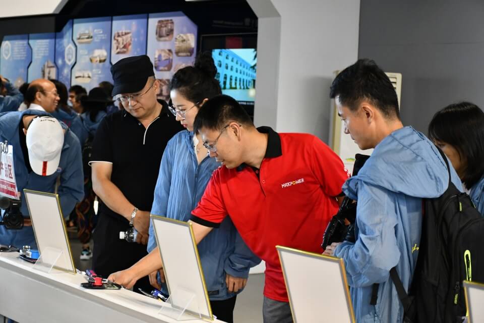 "全國百名主播、記者融媒體聯(lián)合采訪團(tuán)”走進(jìn)威力工具(圖3)