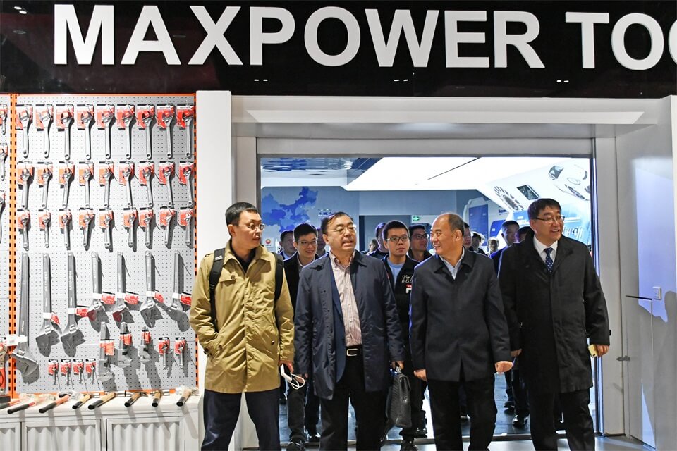 全國工具五金標(biāo)準(zhǔn)化分技術(shù)委員會(huì)換屆大會(huì)在威力集團(tuán)舉行(圖16) 全國工具五金標(biāo)準(zhǔn)化分技術(shù)委員會(huì)換屆大會(huì)在威力集團(tuán)舉行(圖16)