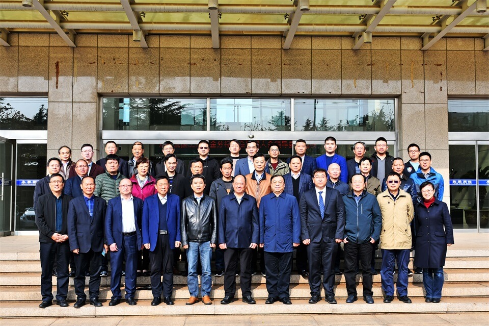 全國工具五金標(biāo)準(zhǔn)化分技術(shù)委員會(huì)換屆大會(huì)在威力集團(tuán)舉行(圖17) 全國工具五金標(biāo)準(zhǔn)化分技術(shù)委員會(huì)換屆大會(huì)在威力集團(tuán)舉行(圖17)