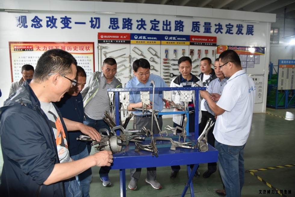 甘肅、青海優(yōu)秀經(jīng)銷商蒞臨威力集團參觀考察(圖4)