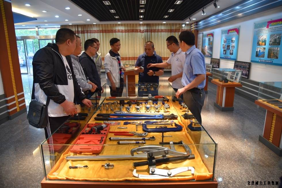 甘肅、青海優(yōu)秀經(jīng)銷商蒞臨威力集團參觀考察(圖9)