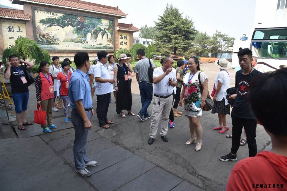 淄博參觀_01.jpg 祥鴻物資公司經(jīng)銷商參觀威力集團(圖1)