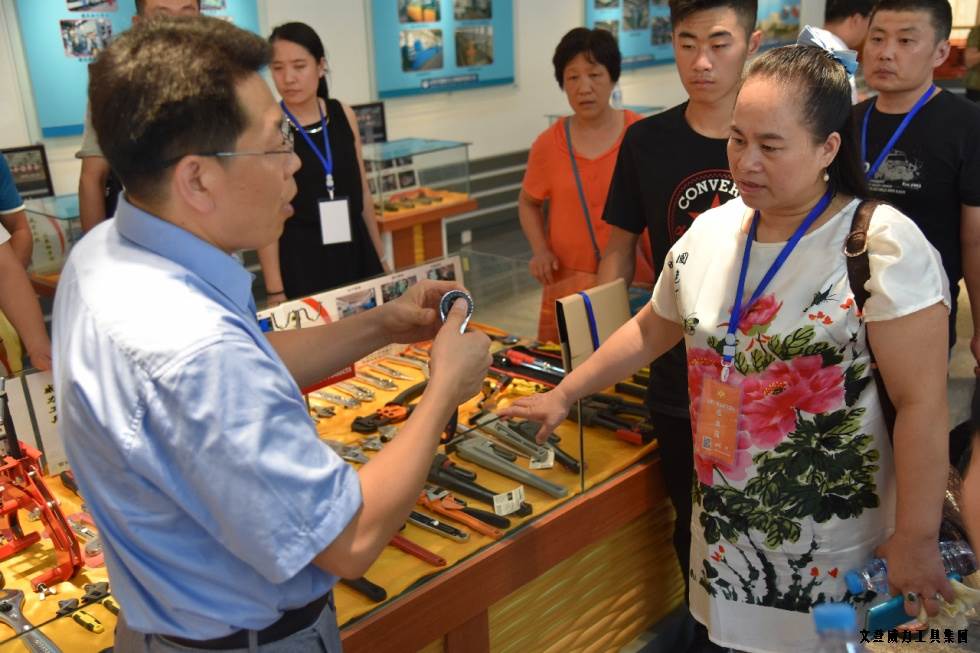 淄博參觀_12.jpg 祥鴻物資公司經(jīng)銷商參觀威力集團(圖11)