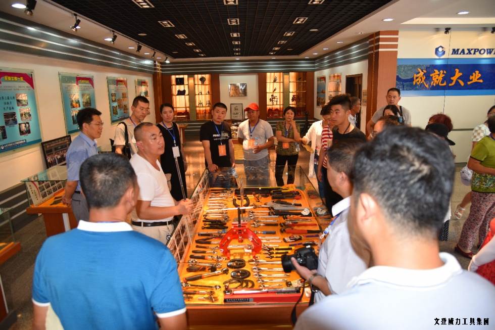 淄博參觀_13.jpg 祥鴻物資公司經(jīng)銷商參觀威力集團(圖12)