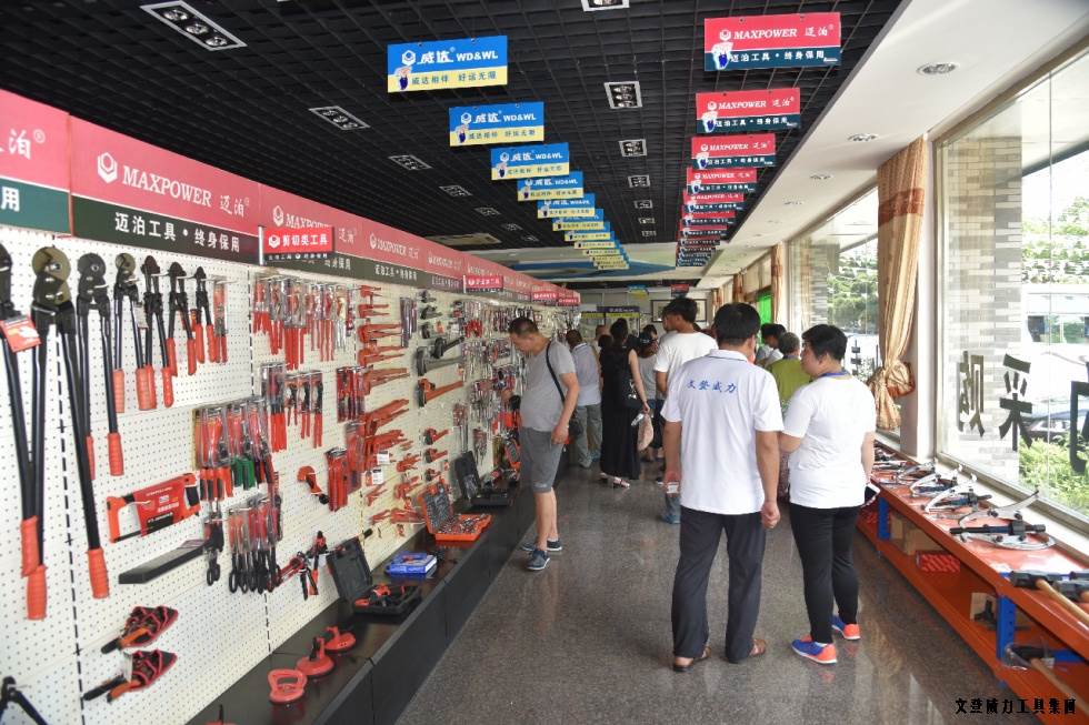 淄博參觀_18.jpg 祥鴻物資公司經(jīng)銷商參觀威力集團(圖17)