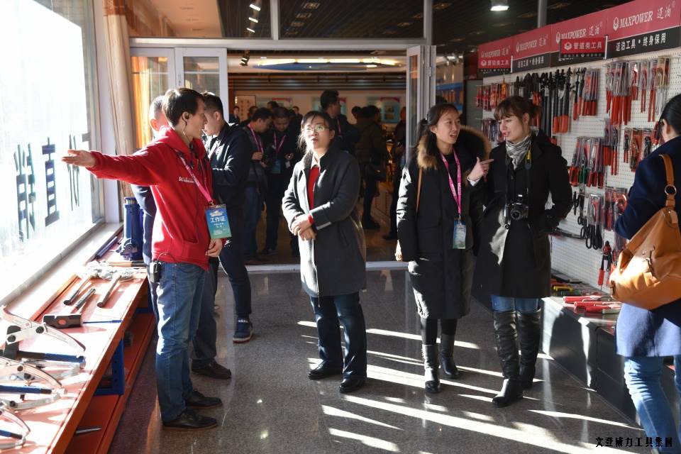 山東網(wǎng)記者采訪團(tuán)_13.JPG “工匠精神 山東制造”全媒體采訪團(tuán)蒞臨威力工具(圖10)